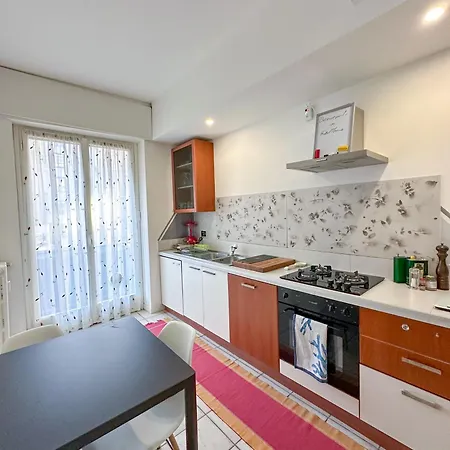 Ampio E Luminoso Galleria Apartamento