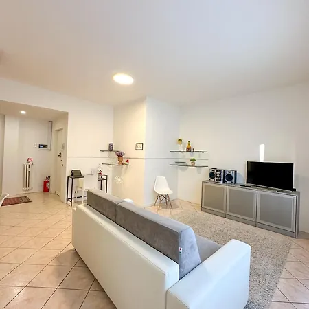 Ampio E Luminoso Galleria Apartment *