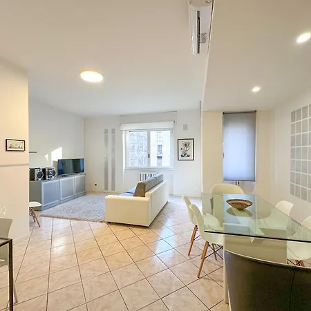 Ampio E Luminoso Galleria Arona