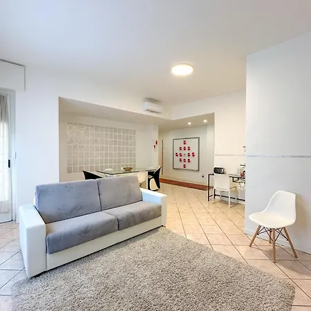 Ampio E Luminoso Galleria Apartment