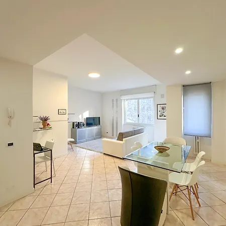 Ampio E Luminoso Galleria Arona