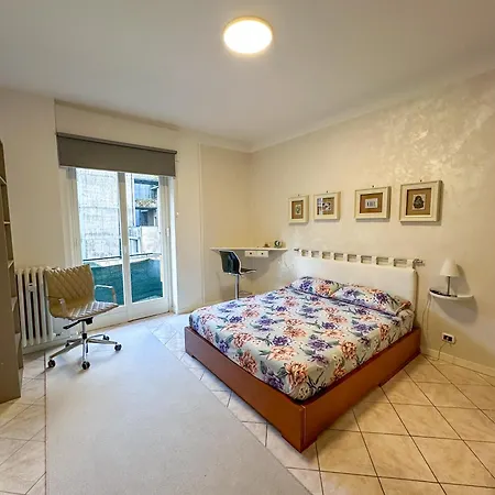 Ampio E Luminoso Galleria Apartment