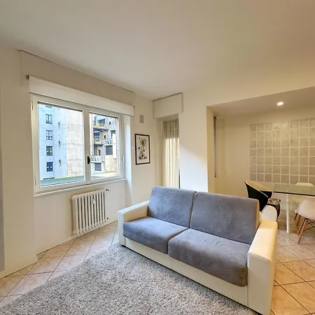 Ampio E Luminoso Galleria Apartment