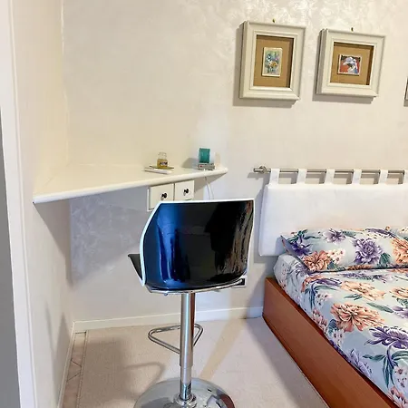 Ampio E Luminoso Galleria Apartment