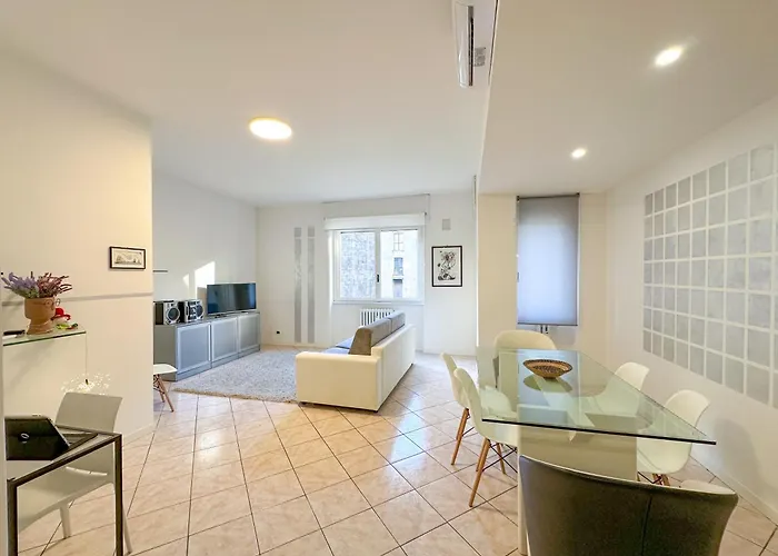 Ampio E Luminoso Galleria Arona