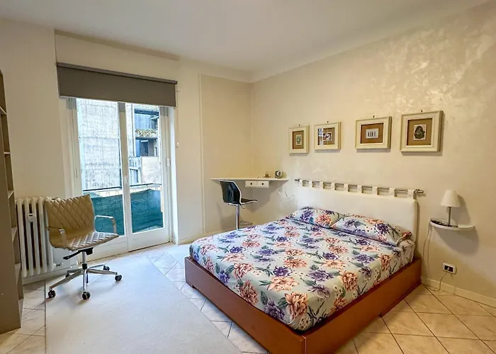 Ampio E Luminoso Galleria Apartamento